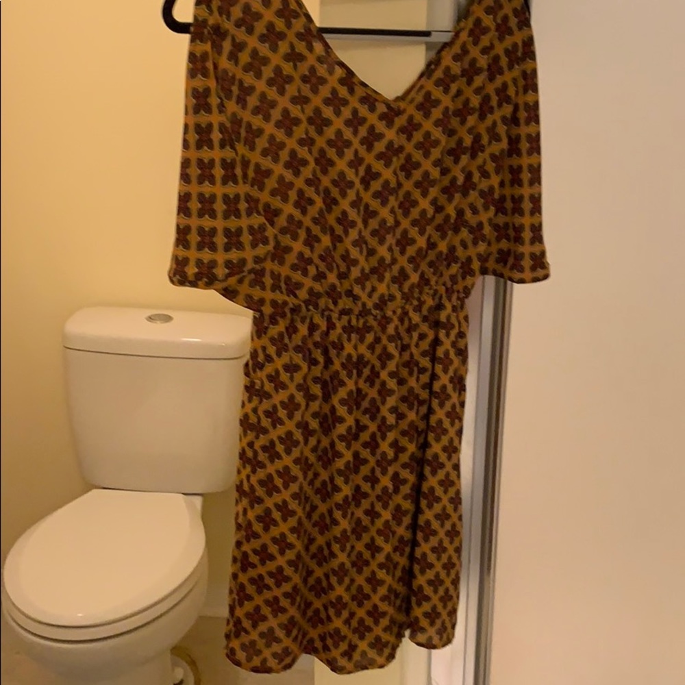 small boutique dress with open sleeves